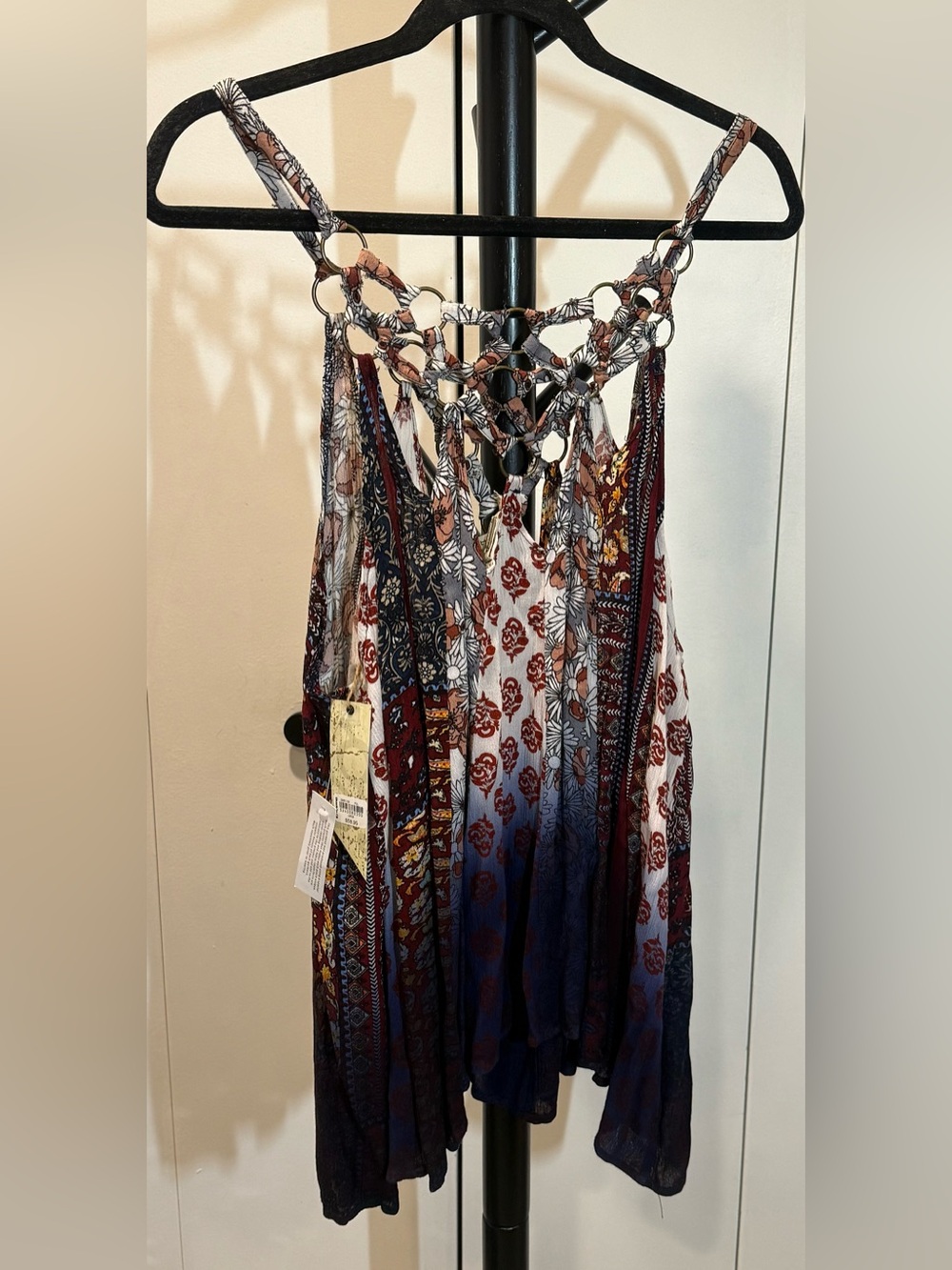 Gimmicks (Buckle brand) Boho Floral Printed Tie-Back Tank Top in Large - NWT! - Picture 3 of 11